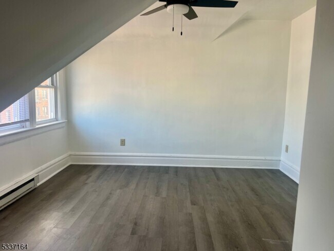 Building Photo - 10 Noll Pl