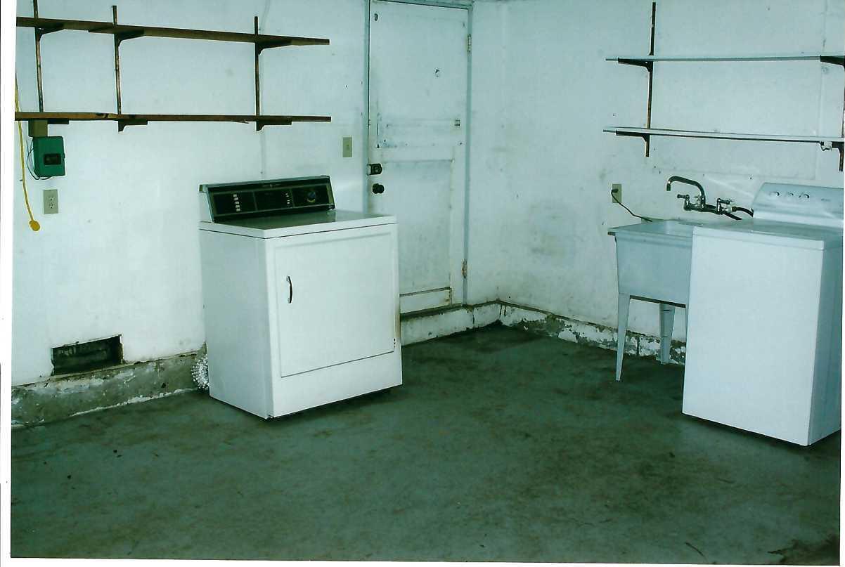 Building Photo - 2800 Roosevelt Ave