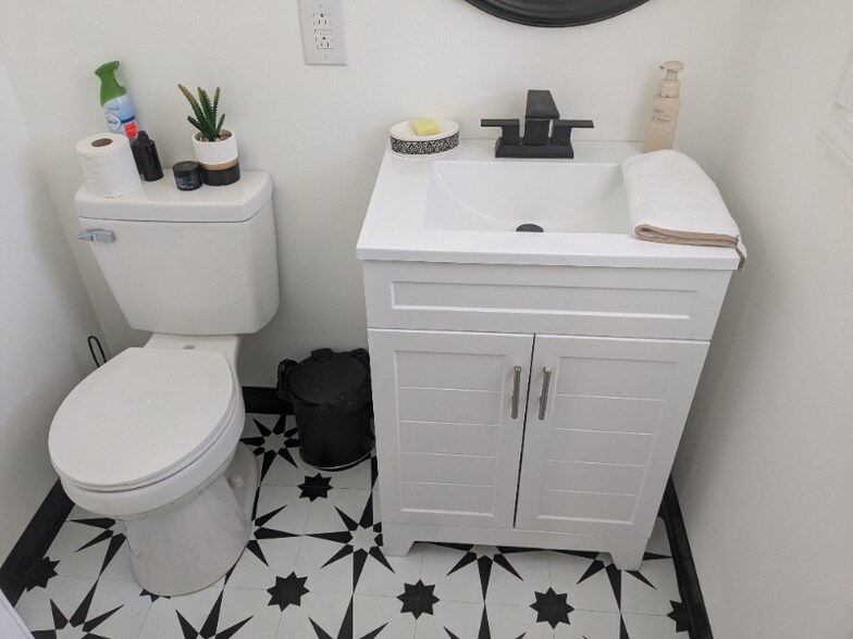 Building Photo - 1218 Greenwood Dr