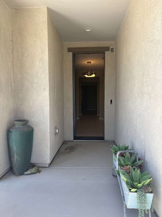 Building Photo - Stylish 2-Bedroom Oasis Domani, Residents ...