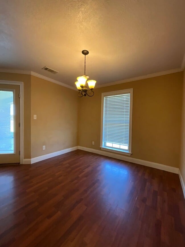 Building Photo - 110 James Dr