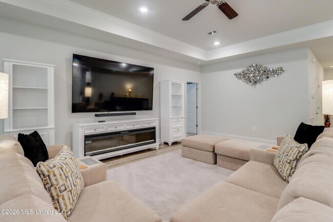 Building Photo - 4937 Fern Dr
