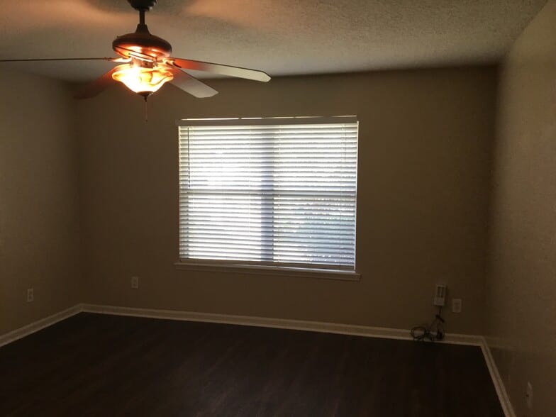 Building Photo - 8745 Edgebrook Ct