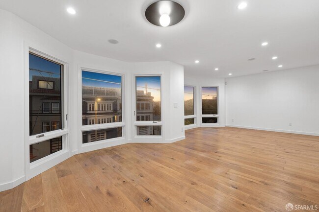 Building Photo - 172 18th Ave