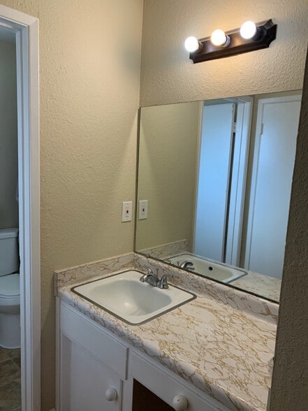 Building Photo - 828 Di Fiore Dr