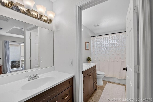 Building Photo - 3387 Commodore Ct