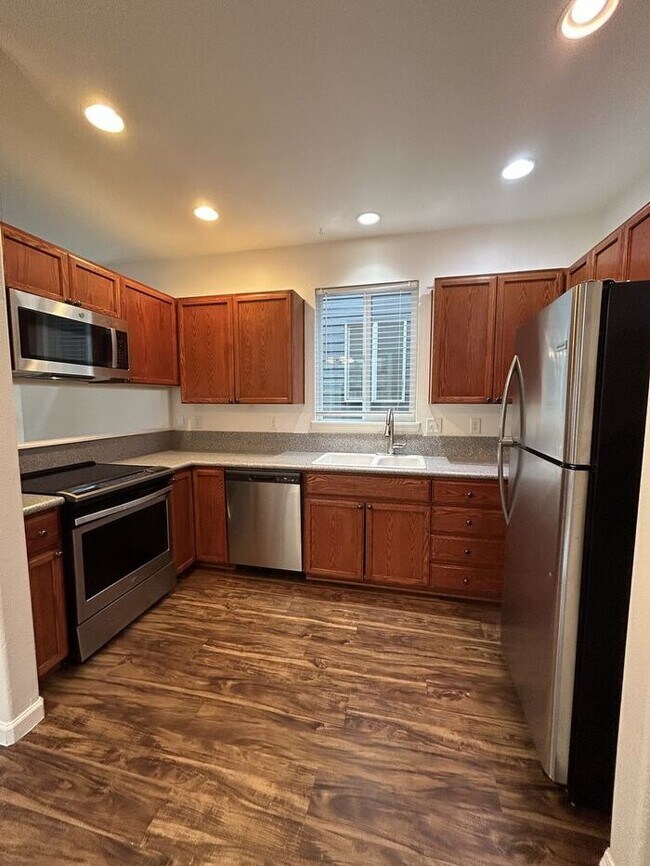 Updated Arbor Roses Home Ready for YOU! 1149 SE Tamango St Hillsboro