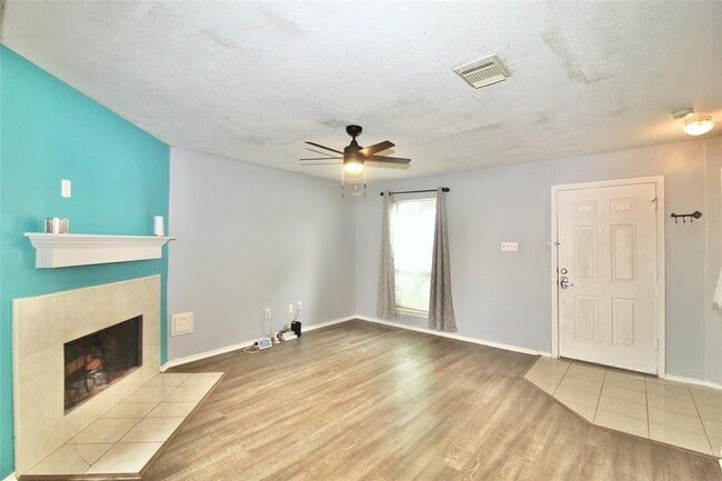 Building Photo - 1804 Elm Shadow Dr