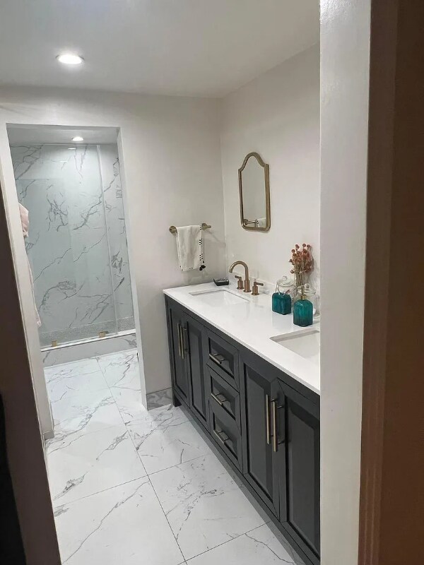 Building Photo - 6752 Hillpark Dr