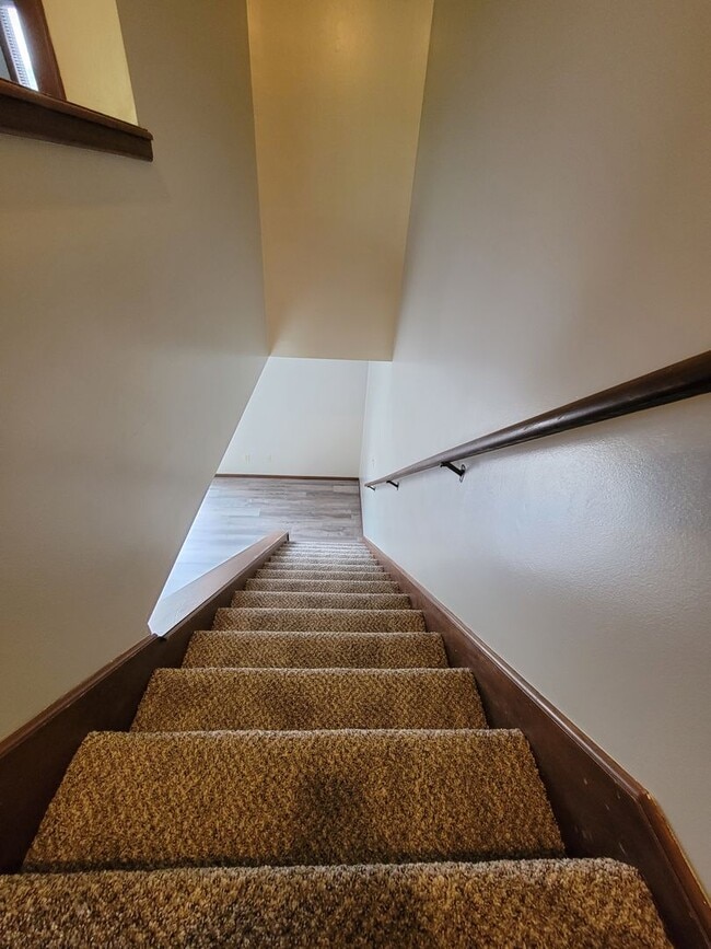 Building Photo - Near Med Center 2 Bedroom, 1.5 Bathroom Townhouse Available 8/5/26