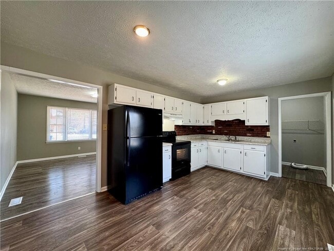 Building Photo - 1222 Kienast Dr