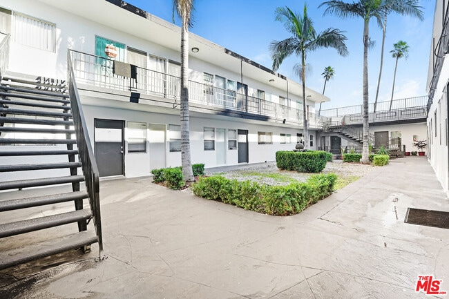 Building Photo - 317 S Kenmore Ave