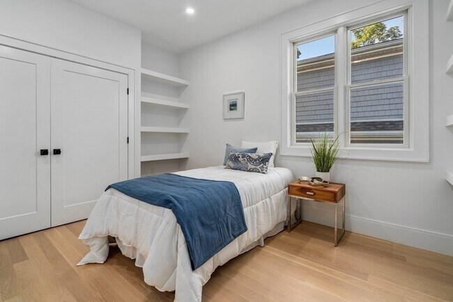 Building Photo - 89 University Rd