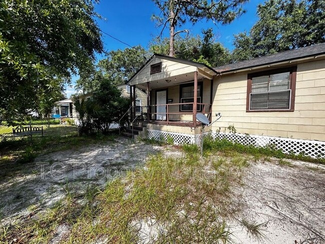 Building Photo - 2057 Brackland St