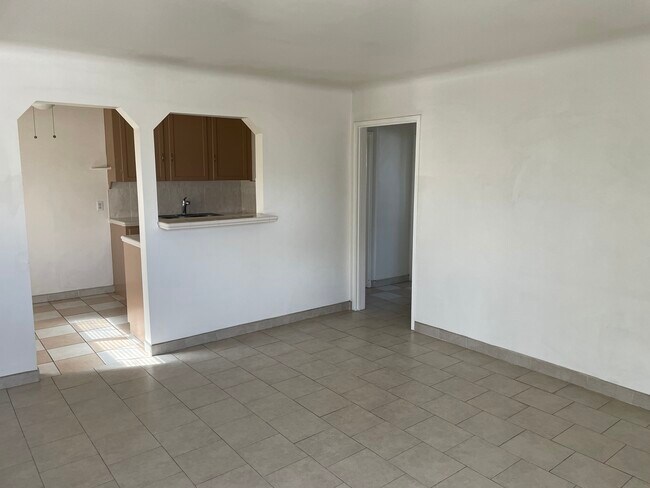 Living Room - 1526 S Atlantic Blvd