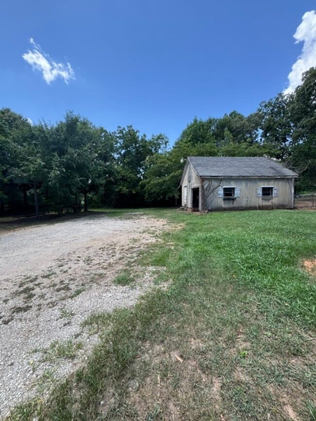 Building Photo - 481 S Suber Rd