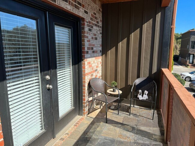 Building Photo - Awesome Urban Lofts Unit Available for Pre...