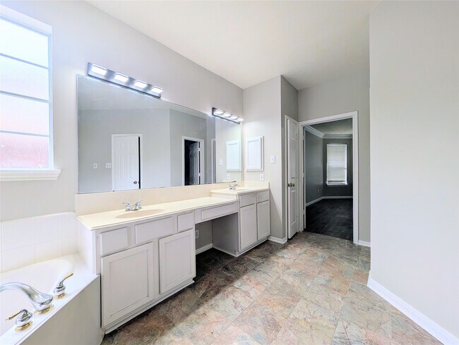 Building Photo - 8803 Wheatland Dr