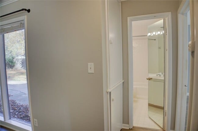 Building Photo - Beautiful Ranch-Style Rental in Marion Gardens!