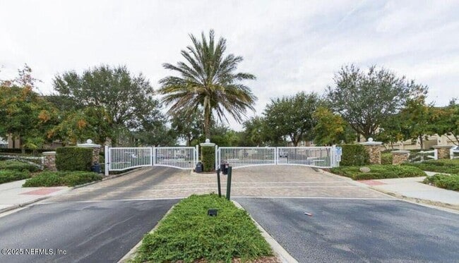 Building Photo - 3 bedroom in Jacksonville FL 32225