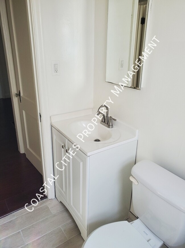 Building Photo - 185 Savona Walk