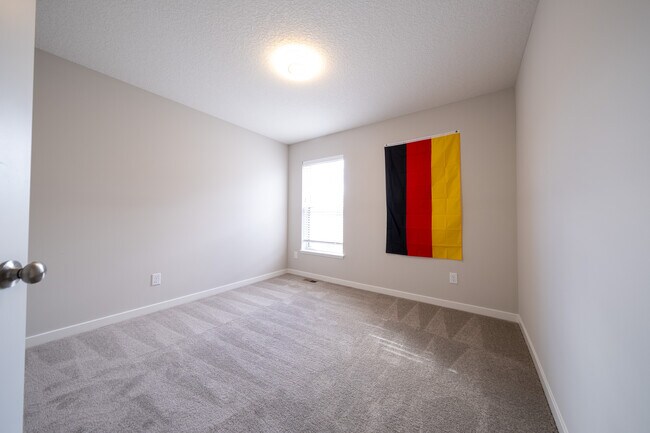 Building Photo - 2209 Gateway Curv