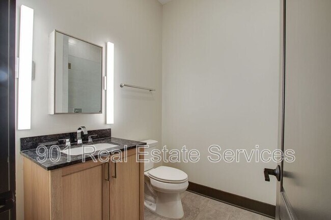 Building Photo - 124 Monroe Ave