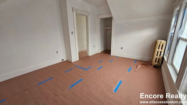 Building Photo - 16 Gerald Rd