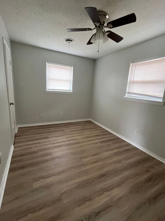 Building Photo - 1618 58th St