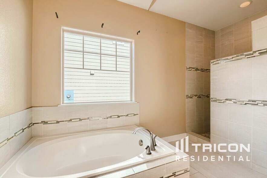 Building Photo - 10551 Xanadu St