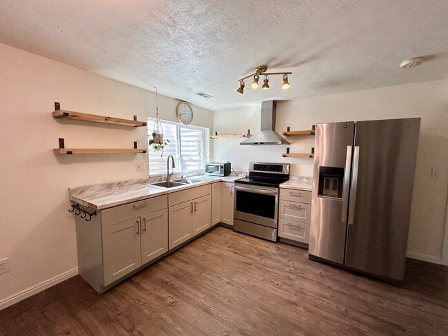 Building Photo - 5665 Piney View Ct