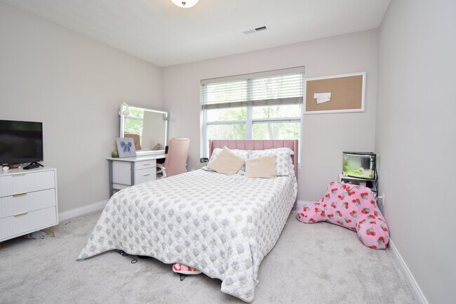 Building Photo - 7164 Glenvalley Dr