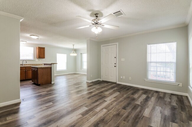 Building Photo - 3 BR/2BA | Newly Renovated Single Family Home  | Huge fenced backyard| In Dallas!