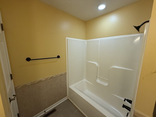 Building Photo - 1512 Barrywood Cir W