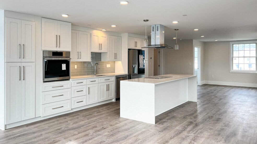 Building Photo - 131 Cambridge St