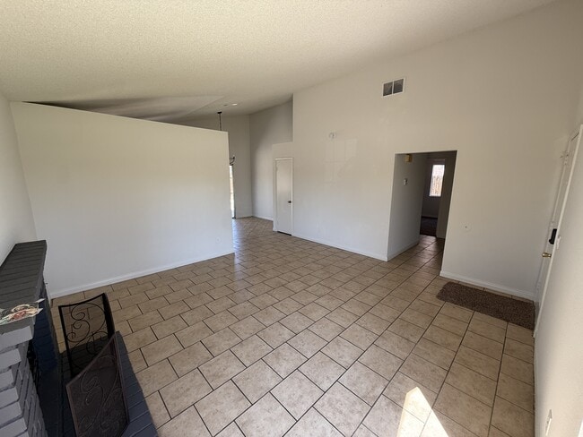Building Photo - 480 Prairie Way