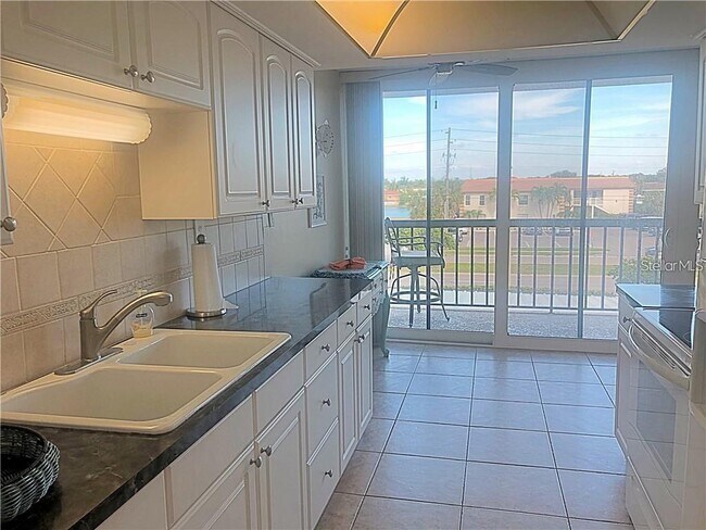 Building Photo - 400 Island Way