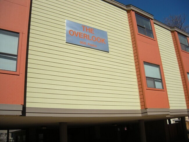 Building Photo - WONDERFUL WEST CAMPUS 1 BEDROOM - AVAILABLE AUGUST 2026 - OVERLOOK CONDOS - $1600