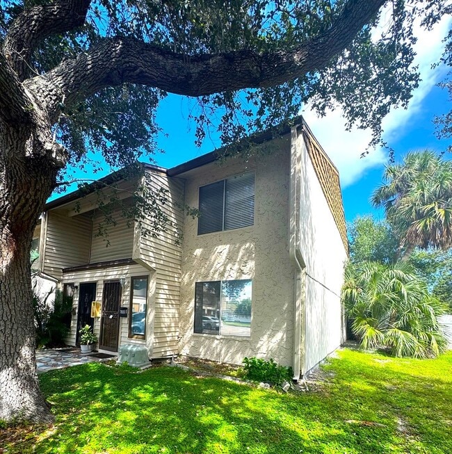 Primary Photo - Beautifully Renovated 2-Bedroom, 1.5-Bathroom Townhouse in North St. Petersburg