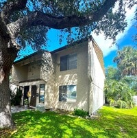 Building Photo - Beautifully Renovated 2-Bedroom, 1.5-Bathroom Townhouse in North St. Petersburg