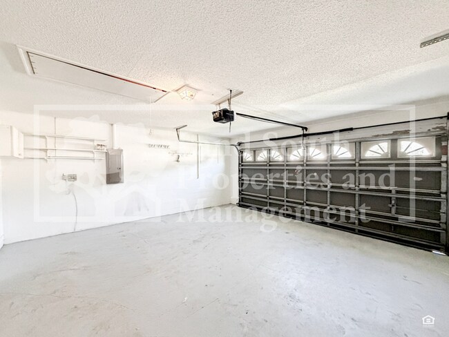 Building Photo - 683 Jessanda Cir