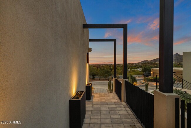 Building Photo - 5841 N Echo Canyon Cir