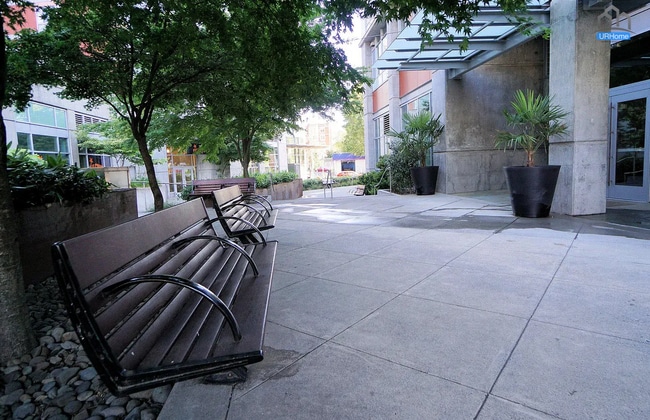 Building Photo - Elevated City Living: Expansive 2-Bed, 2-Bath Condo in PDX – Parking & Most Utilities Included!