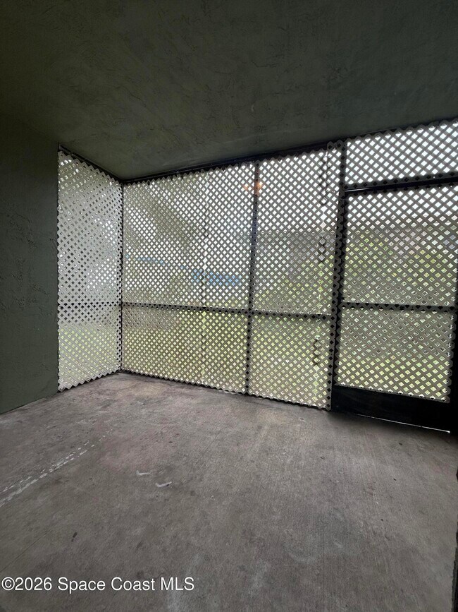 Building Photo - 1554 University Ln