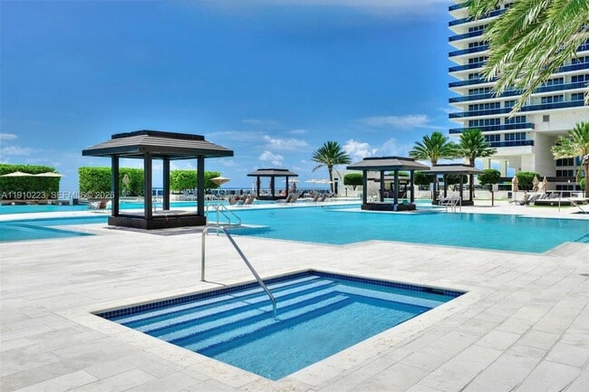 Building Photo - 1830 S Ocean Dr