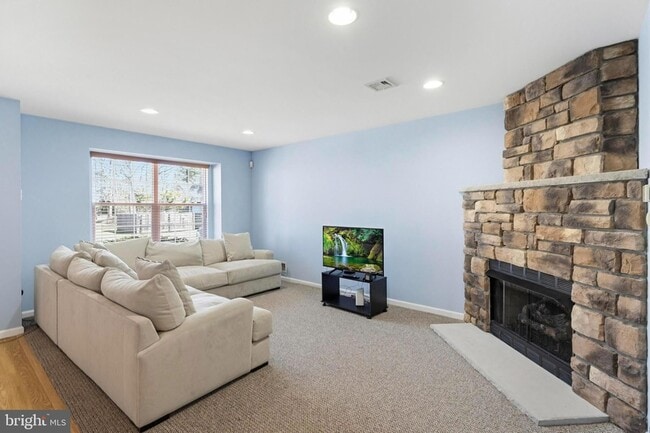 Building Photo - 32 Pebble Beach Ln