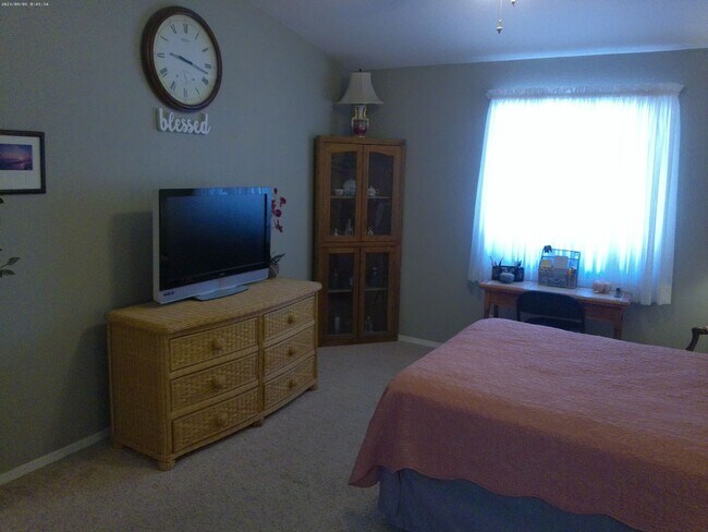 Building Photo - Fully furnished short term rental less then 6 months great for winter rental