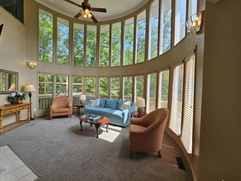 Building Photo - 1208 Edelweiss Dr