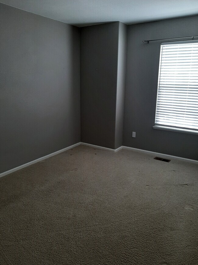 upstairs bedroom 2 - 14219 Woodrock Path
