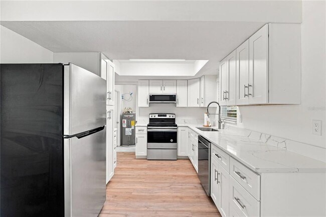 Building Photo - 2855 Dueby St